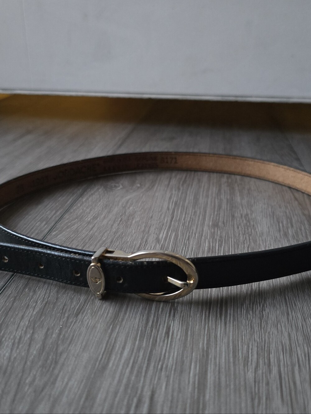 Vintage Jordache Black Genuine Leather Skinny Belt Gold Horse Logo Buckle USA 28